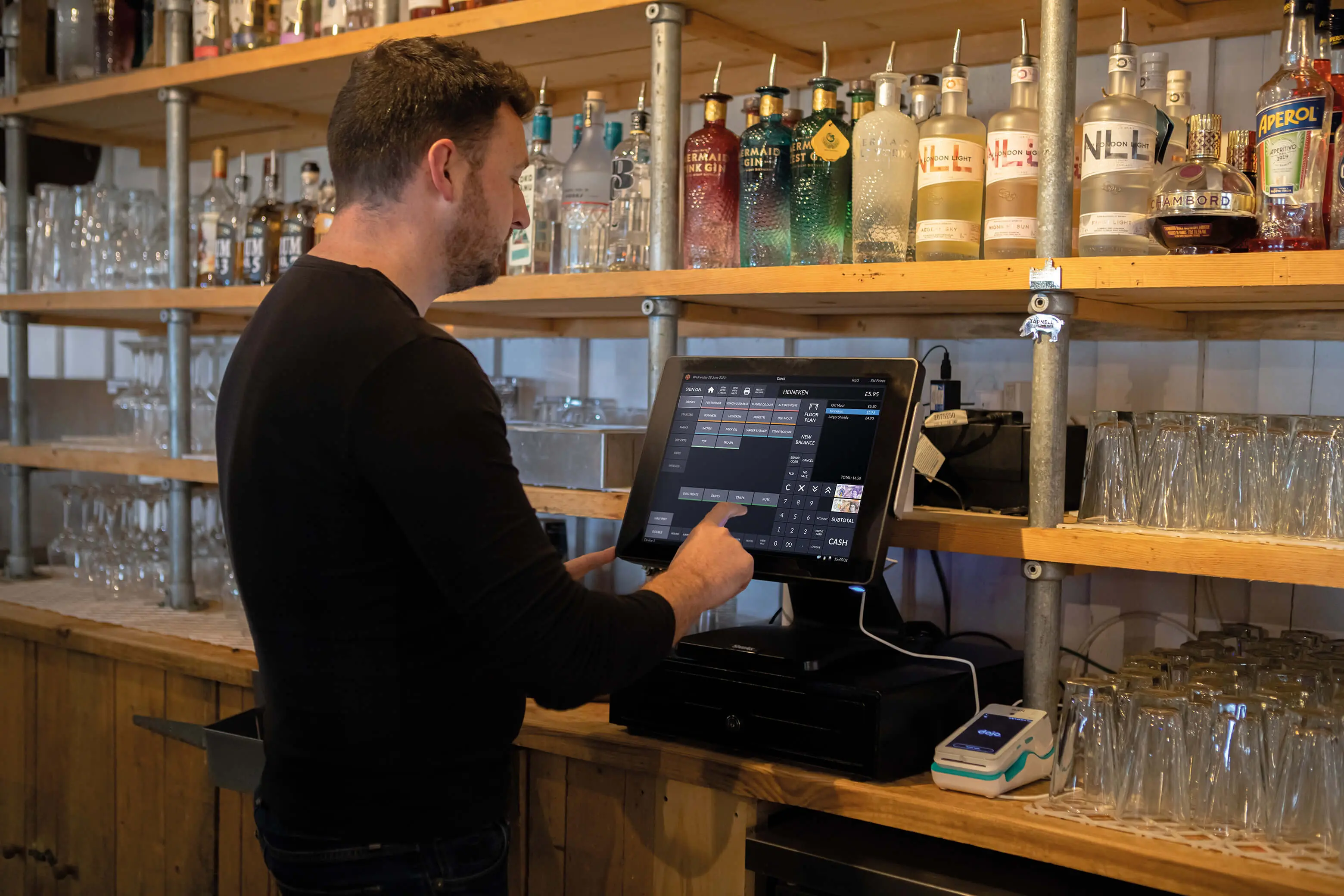 EPOS with integrated payments at bar